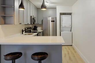 2727 NW 17th Ter, Unit MIAMI RIVER CHIC in Miami, FL - Foto de edificio - Building Photo