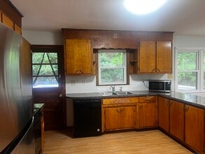 92 Lucas Park Rd in Norwich, CT - Building Photo - Building Photo