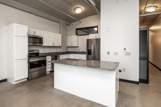 Gordon-Van Tine Commons in Davenport, IA - Foto de edificio - Interior Photo