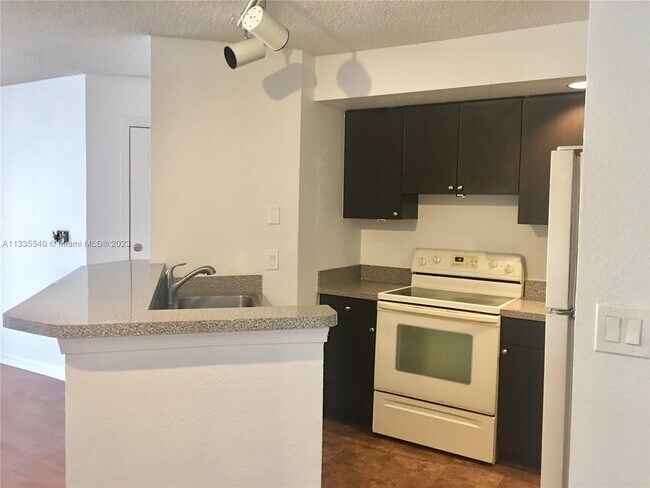 3430 Pinewalk Dr N-Unit -626 in Margate, FL - Building Photo - Building Photo