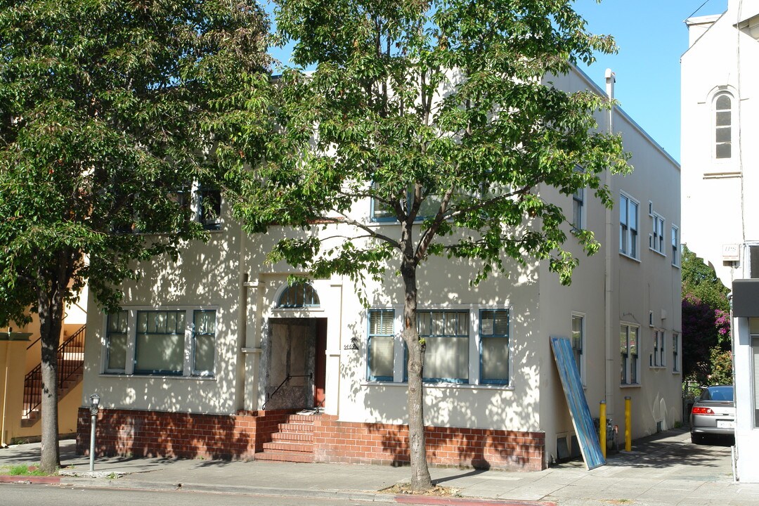 5469 College Ave in Oakland, CA - Foto de edificio