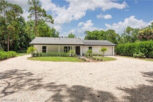 3831 31st Ave SW in Naples, FL - Building Photo