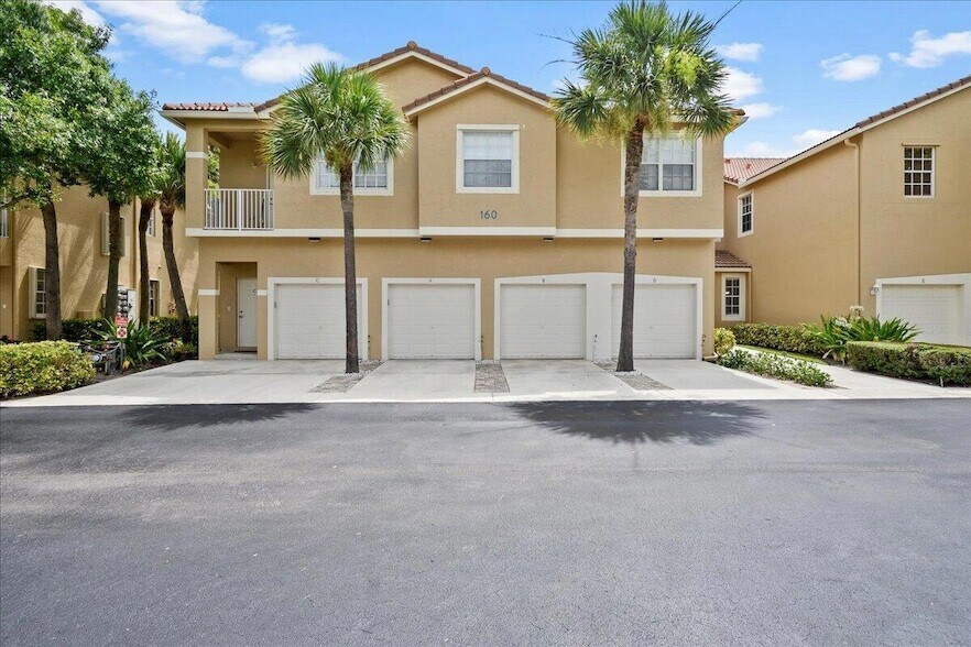 160 Village Blvd, Unit A in Tequesta, FL - Building Photo