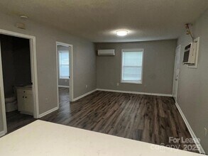374 Water St in Mooresville, NC - Foto de edificio - Building Photo