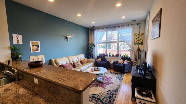property at 918 W Belmont Ave
