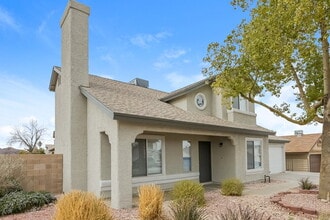 824 Crabapple Dr in Henderson, NV - Foto de edificio - Building Photo