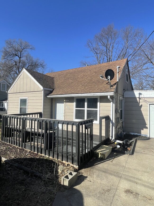 property at 7008 SW 15th St