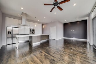 2547 W Augusta Blvd in Chicago, IL - Building Photo - Building Photo