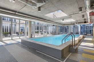 215 W Lake St in Chicago, IL - Building Photo - Building Photo