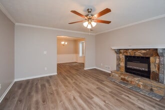 1053 Mainstreet Lake Dr in Stone Mountain, GA - Building Photo - Building Photo