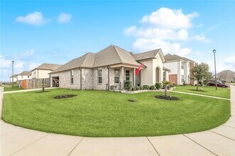 1336 Shipyard Dr in Slidell, LA - Foto de edificio - Building Photo