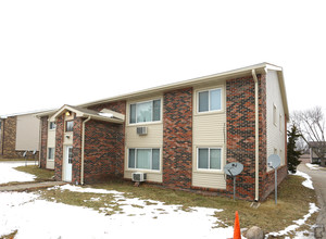 608 NE 4th St in Grimes, IA - Foto de edificio - Building Photo