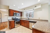 8112 Paisley Pl in Potomac, MD - Foto de edificio - Building Photo