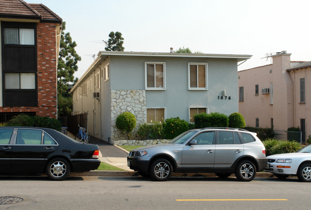 1676 Manning Ave in Los Angeles, CA - Building Photo