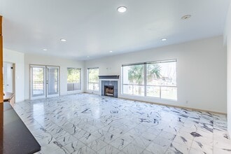 1302 Marina Bay Dr in Clear Lake Shores, TX - Building Photo - Building Photo