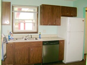 2004 10th St in Coralville, IA - Building Photo - Building Photo