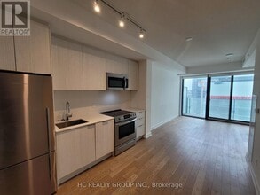 25 Richmond St E in Toronto, ON - Building Photo - Building Photo