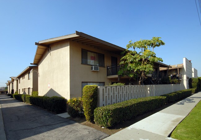 8268 Telegraph Rd in Downey, CA - Building Photo - Building Photo