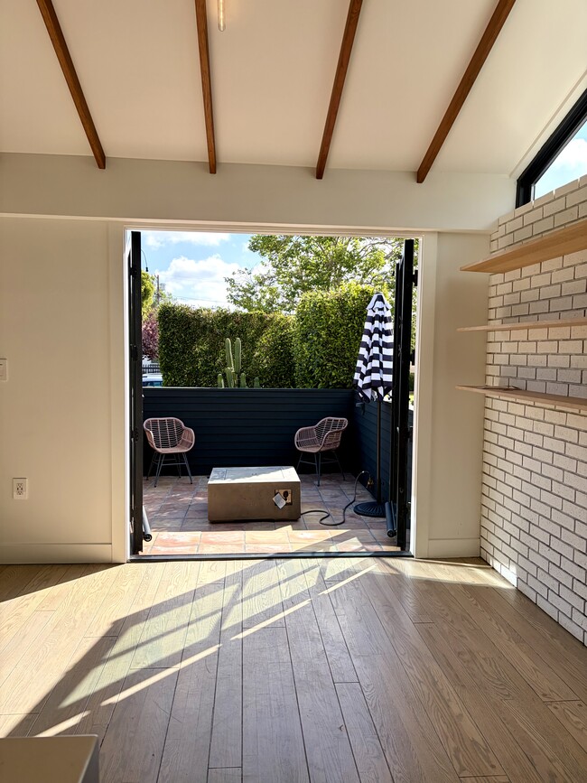 3159 Hutchison Ave in Los Angeles, CA - Building Photo - Building Photo