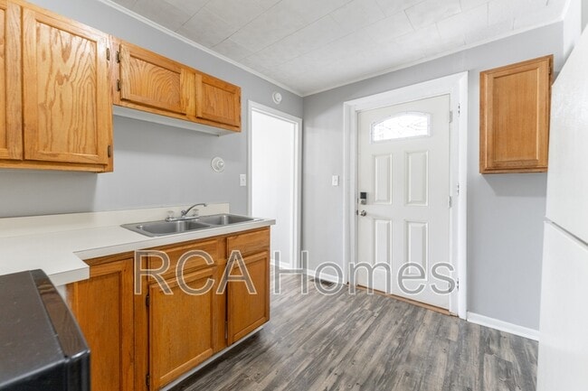 property at 906 Laurel St