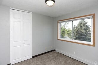 Southern Manor Apartments in Grand Forks, ND - Foto de edificio - Building Photo