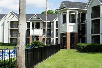 Palm Club Apartment Homes in Brunswick, GA - Building Photo - Building Photo