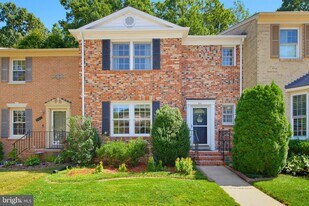 9415 Park Hunt Ct in Springfield, VA - Building Photo