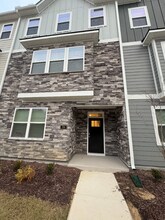 766 Dorset Strm Dr in Fuquay Varina, NC - Foto de edificio - Building Photo