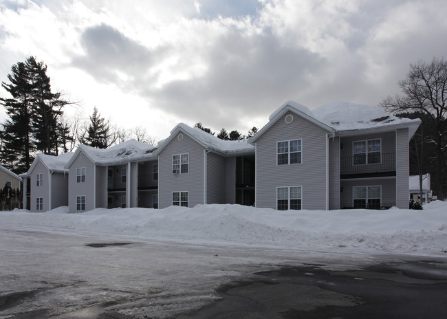 61 Mohican St in Lake George, NY - Building Photo - Building Photo