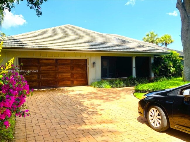 1 Balfour Rd E in Palm Beach Gardens, FL - Building Photo - Building Photo