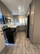 552 Brooks Ave in Los Angeles, CA - Building Photo - Building Photo