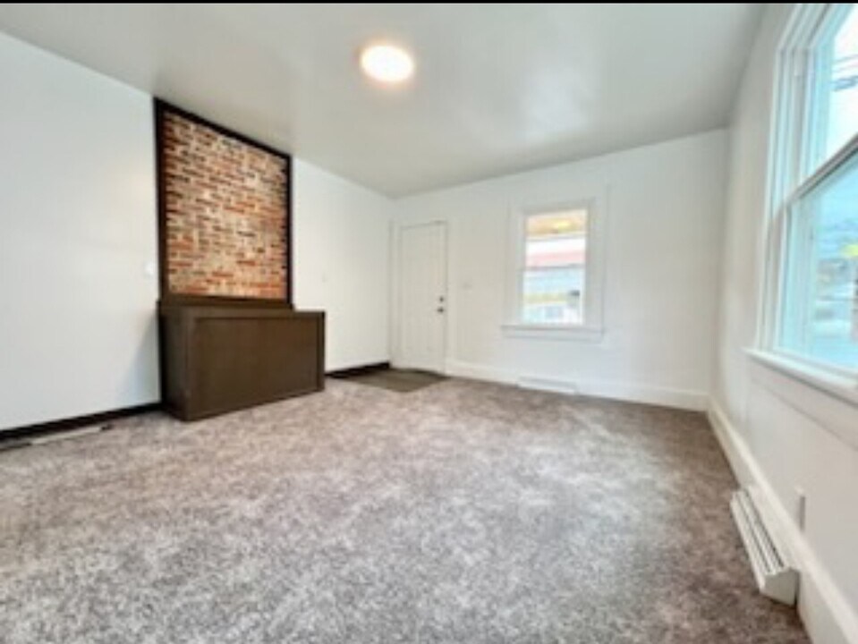 918 Gaston Ave in Fairmont, WV - Building Photo
