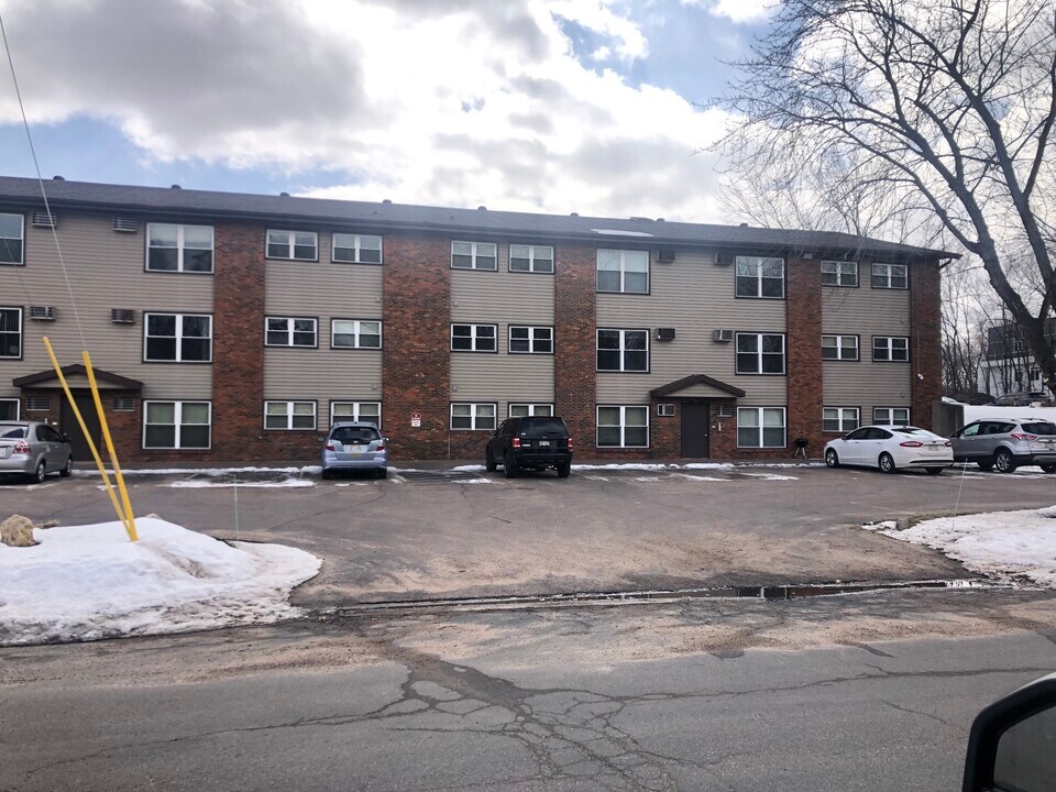 1703 Broadway St S in Menomonie, WI - Building Photo