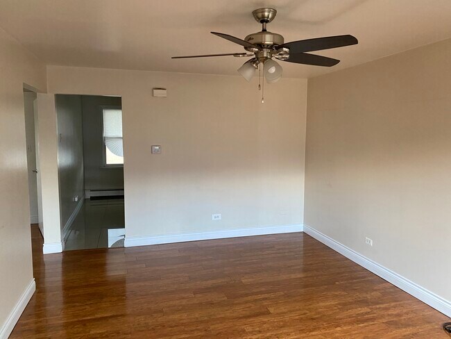 4536 Park Ave, Unit 2R in Brookfield, IL - Building Photo - Building Photo