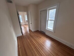 8 Oak Square Ave, Unit #1 in Boston, MA - Building Photo - Building Photo