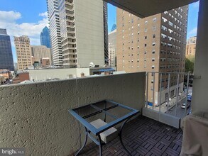 224-30 W Rittenhouse Square in Philadelphia, PA - Building Photo - Building Photo