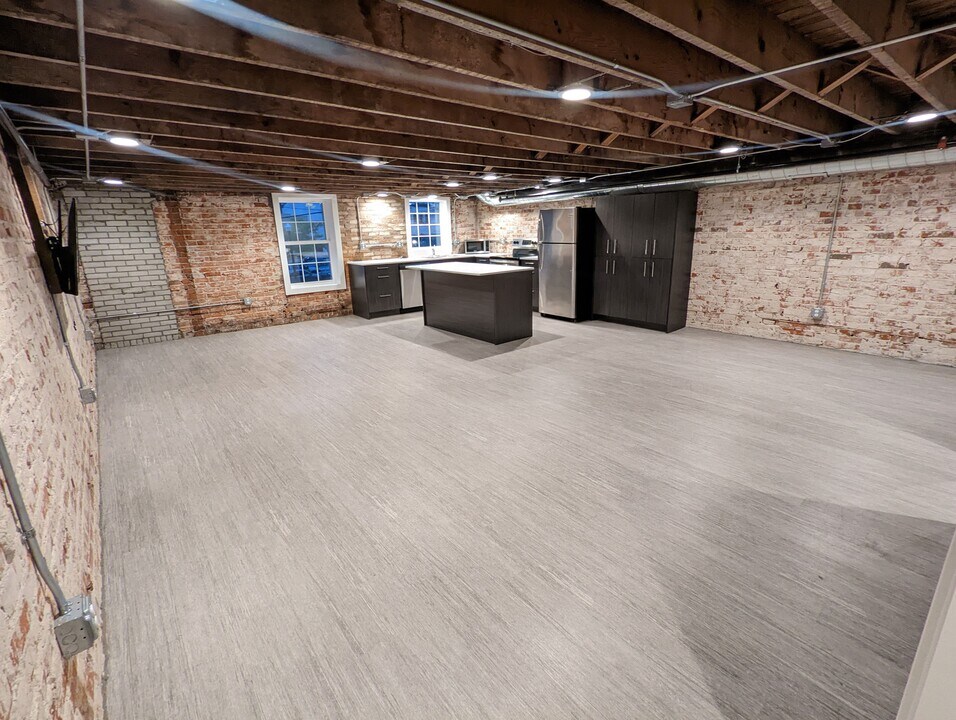 130 E State St, Unit 202 in Hastings, MI - Building Photo