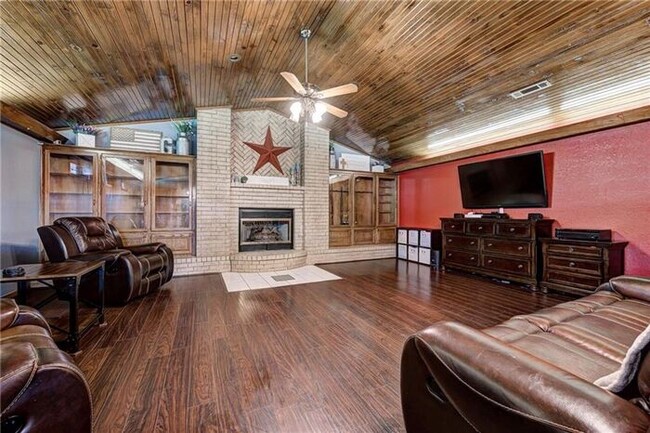 14301 S Brent Dr in Oklahoma City, OK - Foto de edificio - Building Photo
