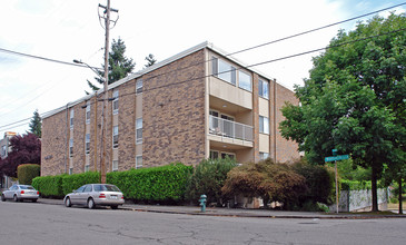 4300 Woodland Park Ave N in Seattle, WA - Building Photo - Building Photo