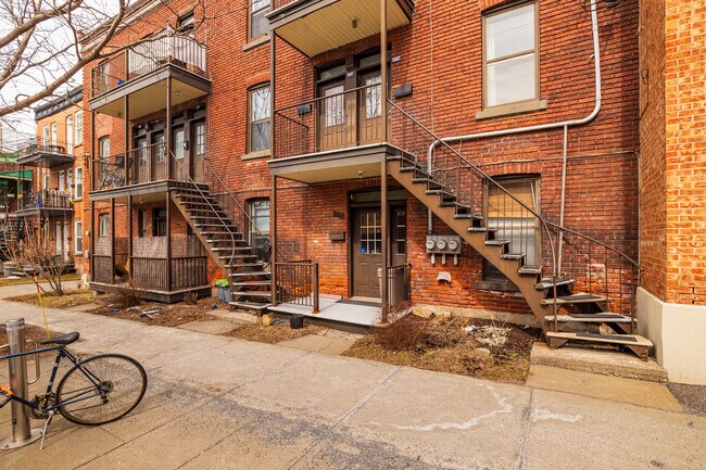 5805-5819 Louis-Hébert Av in Montréal, QC - Building Photo - Building Photo