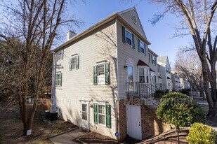 16326 Taconic Cir in Montclair, VA - Building Photo