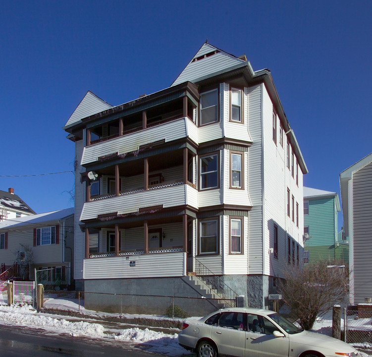 77 Tremont St in Fall River, MA - Foto de edificio