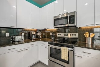 1651 Retreat Cir in Clermont, FL - Foto de edificio - Building Photo