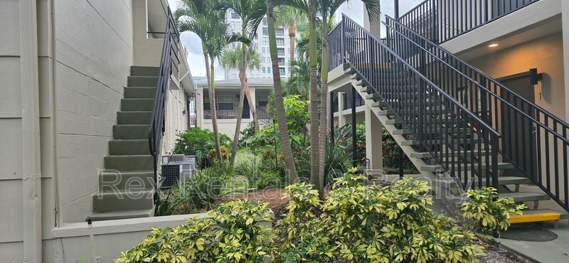224 6th Ave N in St. Petersburg, FL - Building Photo