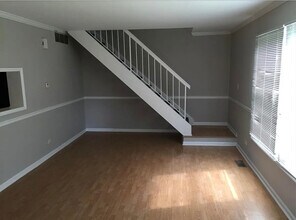 206 Sunset Ct in Vernon Hills, IL - Building Photo - Building Photo