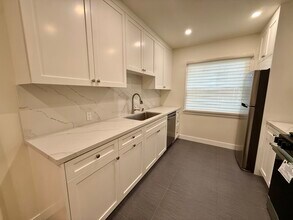 3563 1/2 Keystone Ave, Unit 3563 1/2 in Los Angeles, CA - Foto de edificio - Building Photo