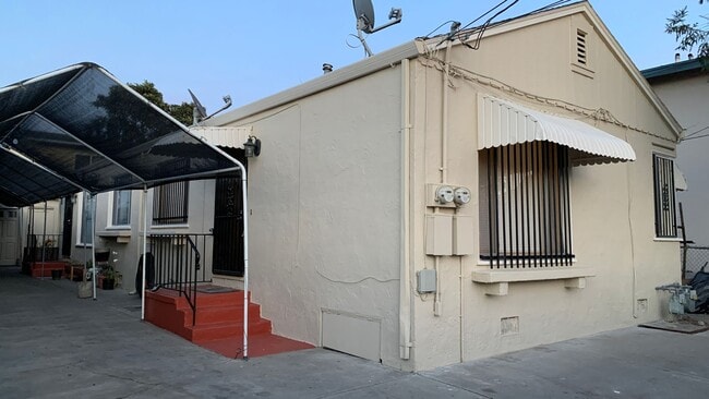 7218-7220 Lockwood St