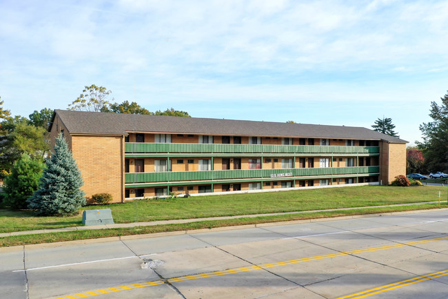 Howe Ave Apartments in Cuyahoga Falls, OH - Building Photo - Building Photo