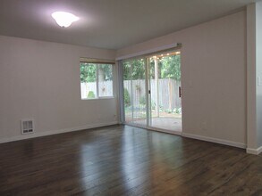 17108 NE 45th St in Redmond, WA - Building Photo - Building Photo