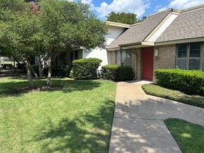 13777 Brookgreen Cir in Dallas, TX - Building Photo - Building Photo